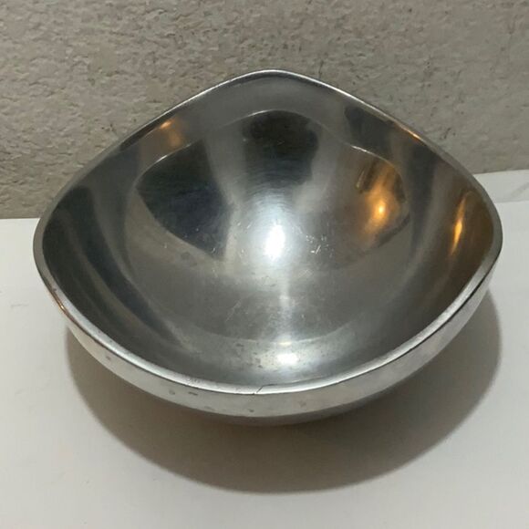 Vintage NAMBE #527 Metal-Alloy 9.25" TRI-CORNER Modern Display Serving Bowl. - Picture 3 of 4